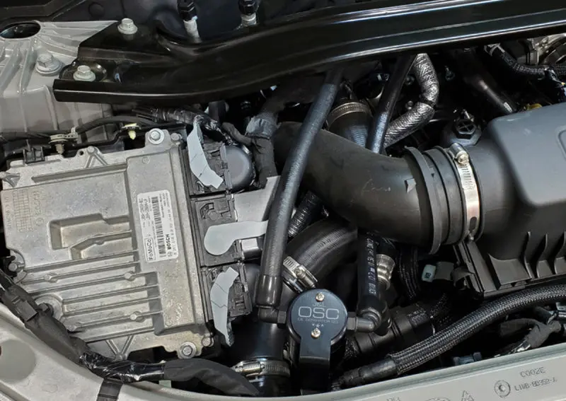 J&Amp;L 2020-2023 Ford Explorer 3.0L Ecoboost Oil Separator 3.0 Passenger Side - Black Anodized 2