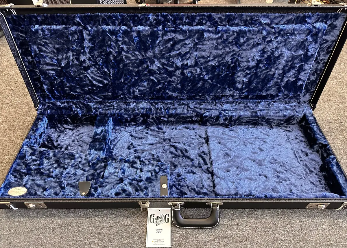 G&G Deluxe Strat/Tele Case Black/Blue Poodle Interior 1