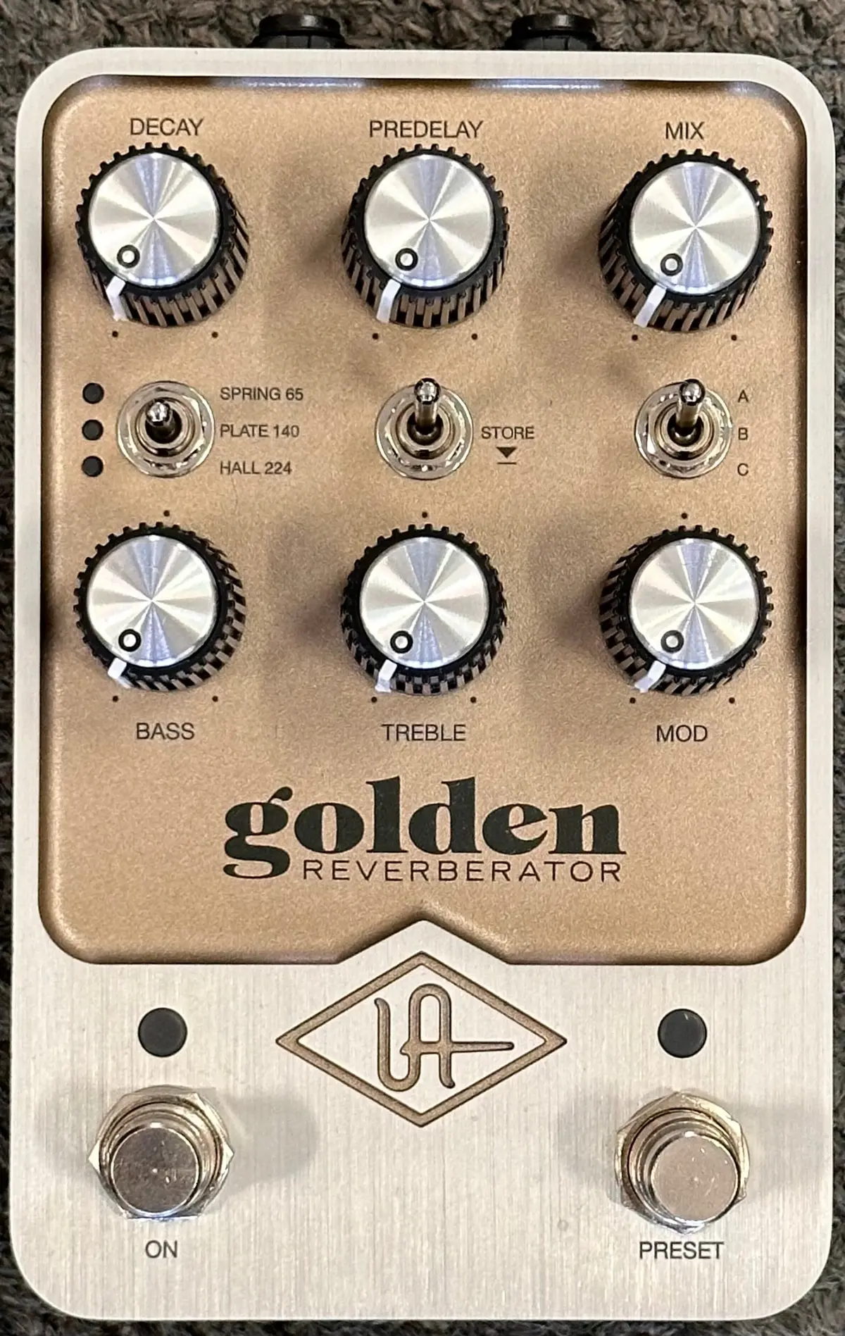 Universal Audio Golden Reverberator - Stereo Reverb Pedal 1