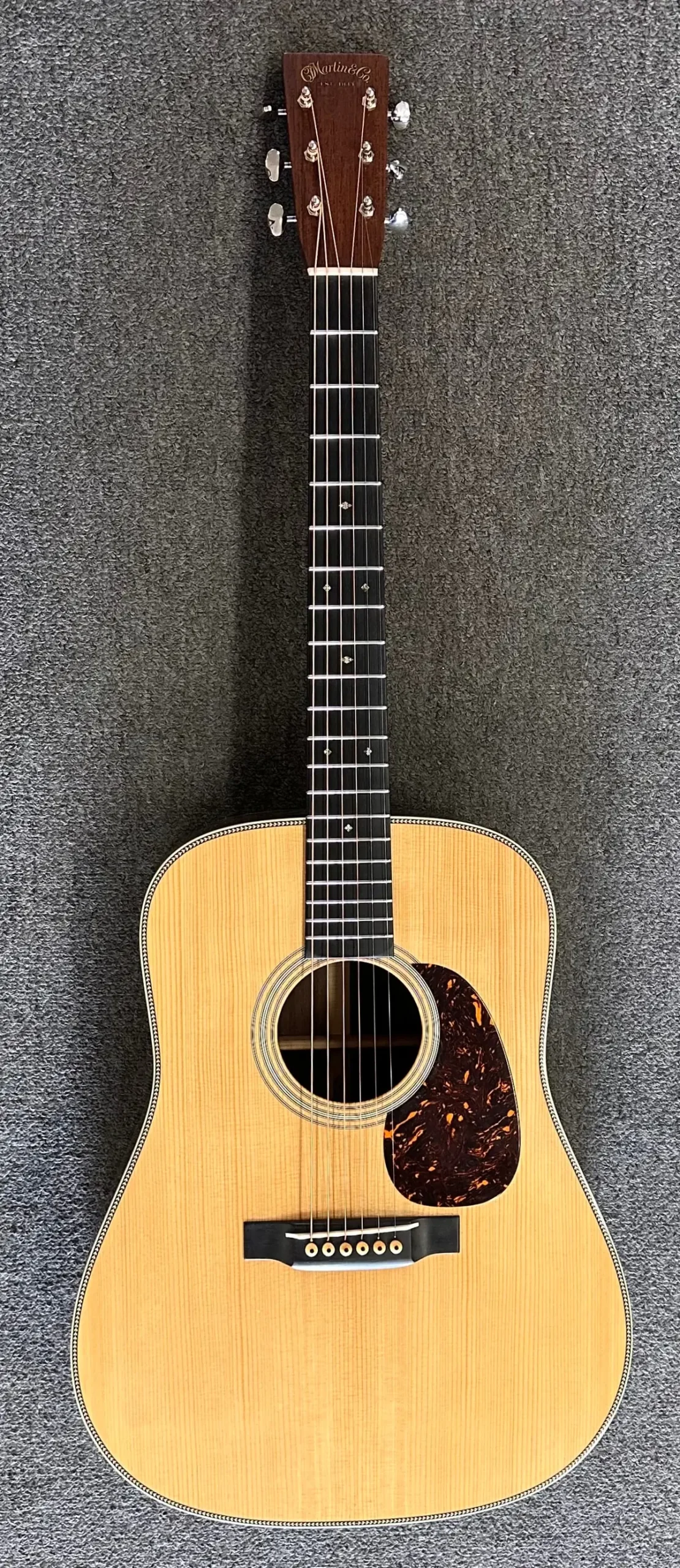 Martin D-28 Authentic 1937 Dreadnought Natural 2015 1