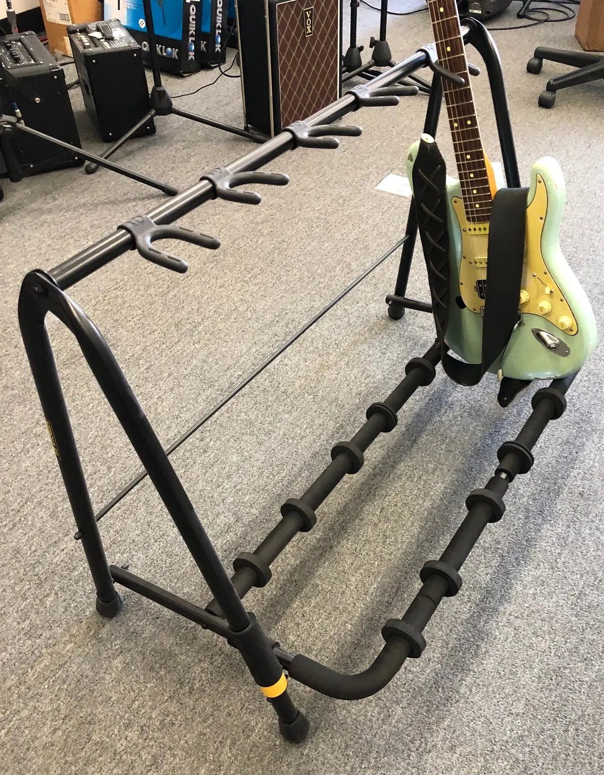 Hercules 5 Guitar Stand 1