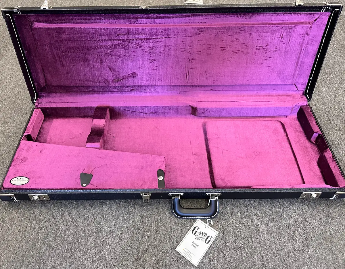 G&G Deluxe Strat/Tele Case Black/Purple Interior 1