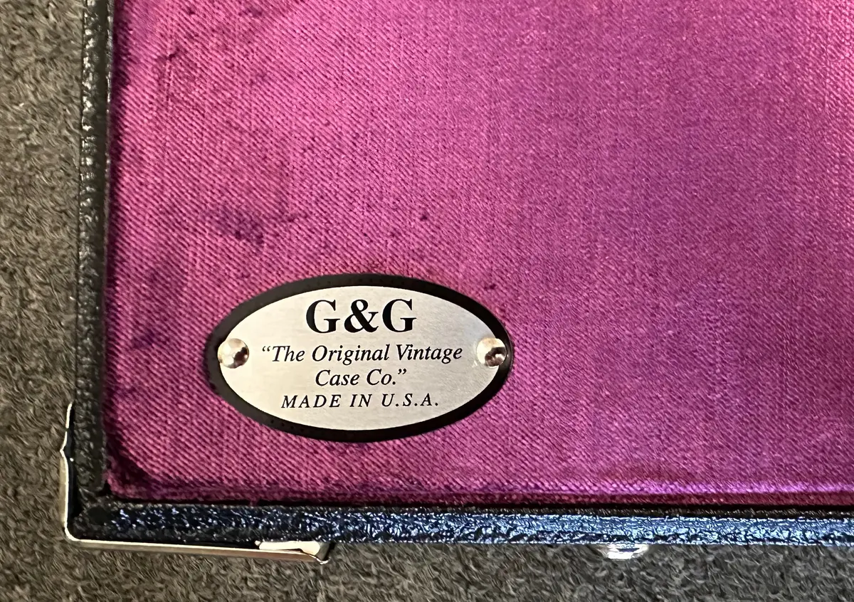 G&G Deluxe Strat/Tele Case Black/Purple Interior 2