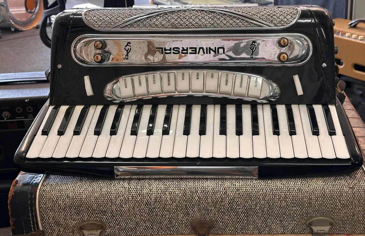 Universal Accordion Model 45115 - Excellent Condition With Case 1