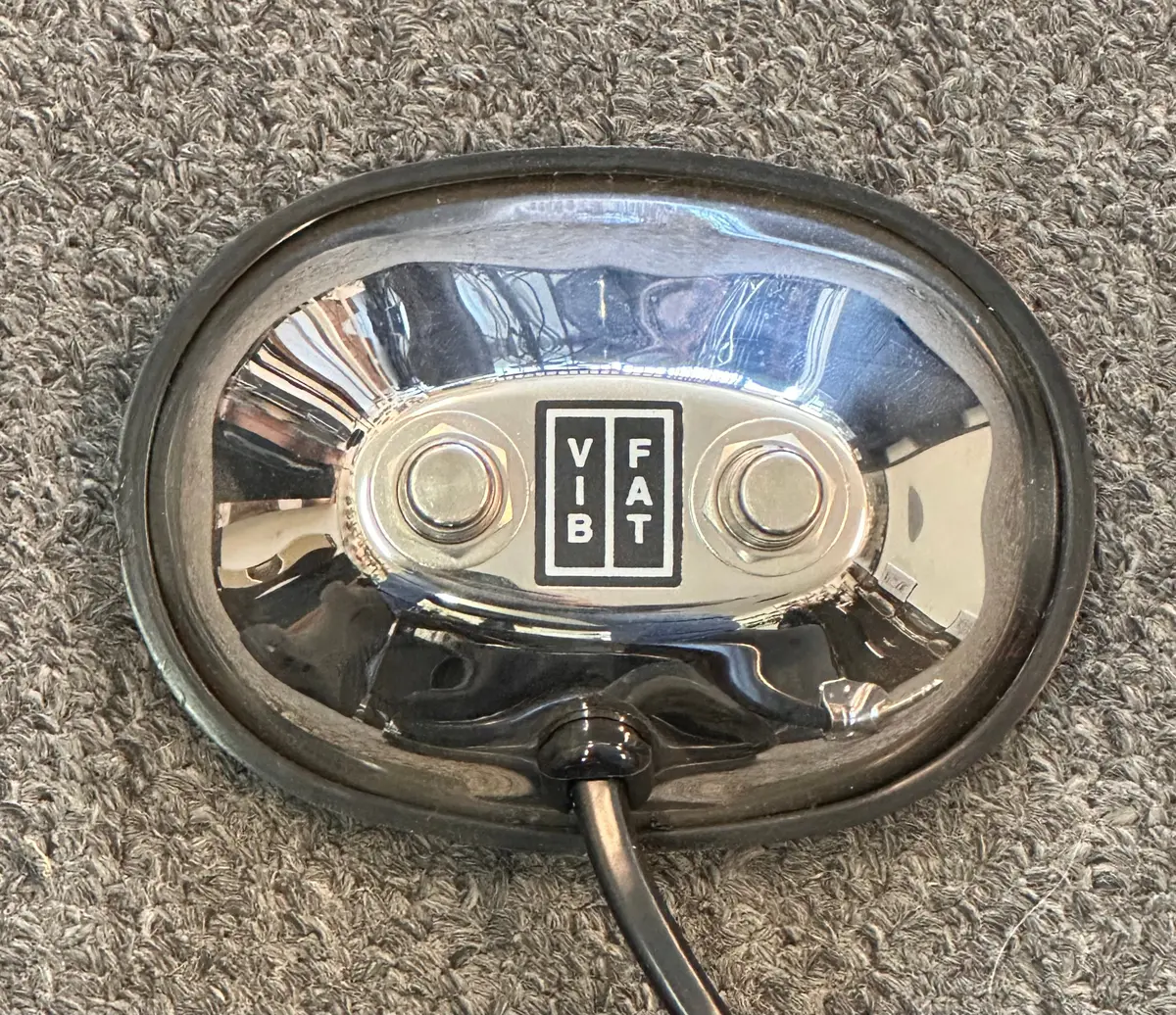 Fender Vibro-King 2-Button Foot Switch - "Vibrato/Fat" 1