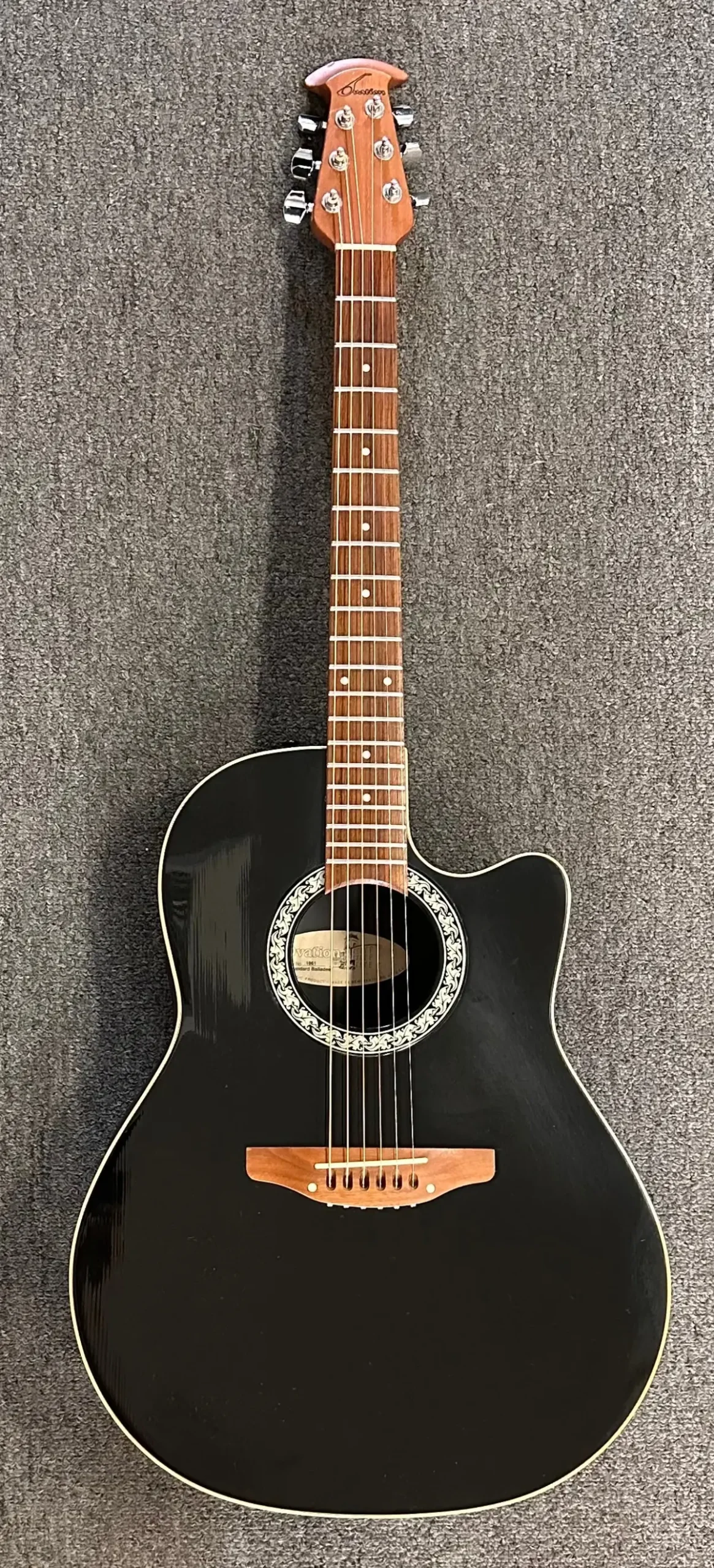Ovation Standard Balladeer Acoustic/Electric Model 1861 With Ovation Case 1