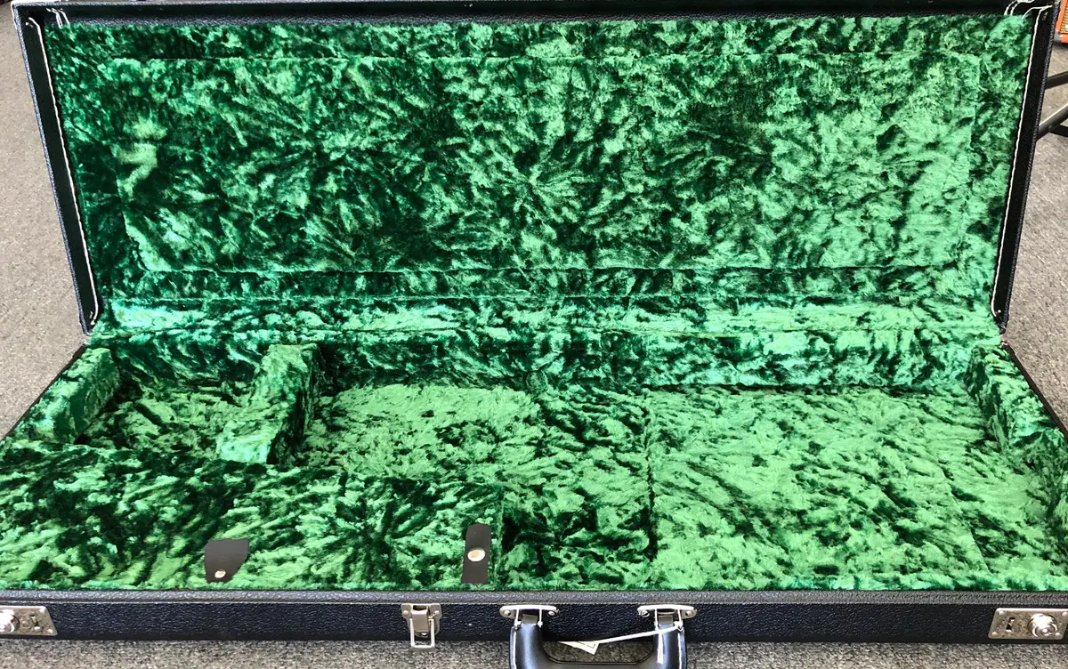 G&G Deluxe Strat/Tele Case Black/Green 1