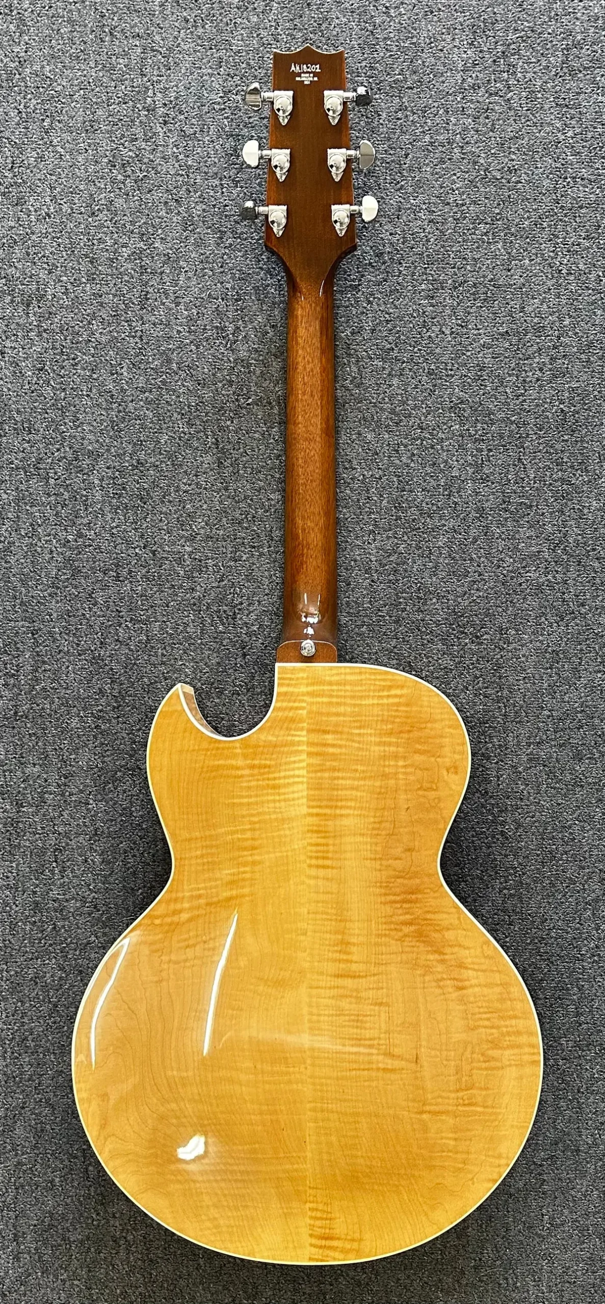 Heritage H-575 Antique Natural In Brand New Condition (2020) 2