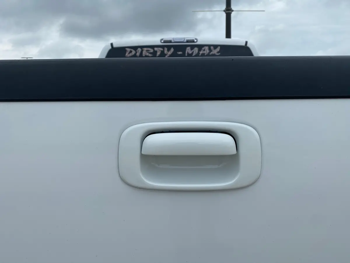 99-06 Gm Tailgate Handle 1