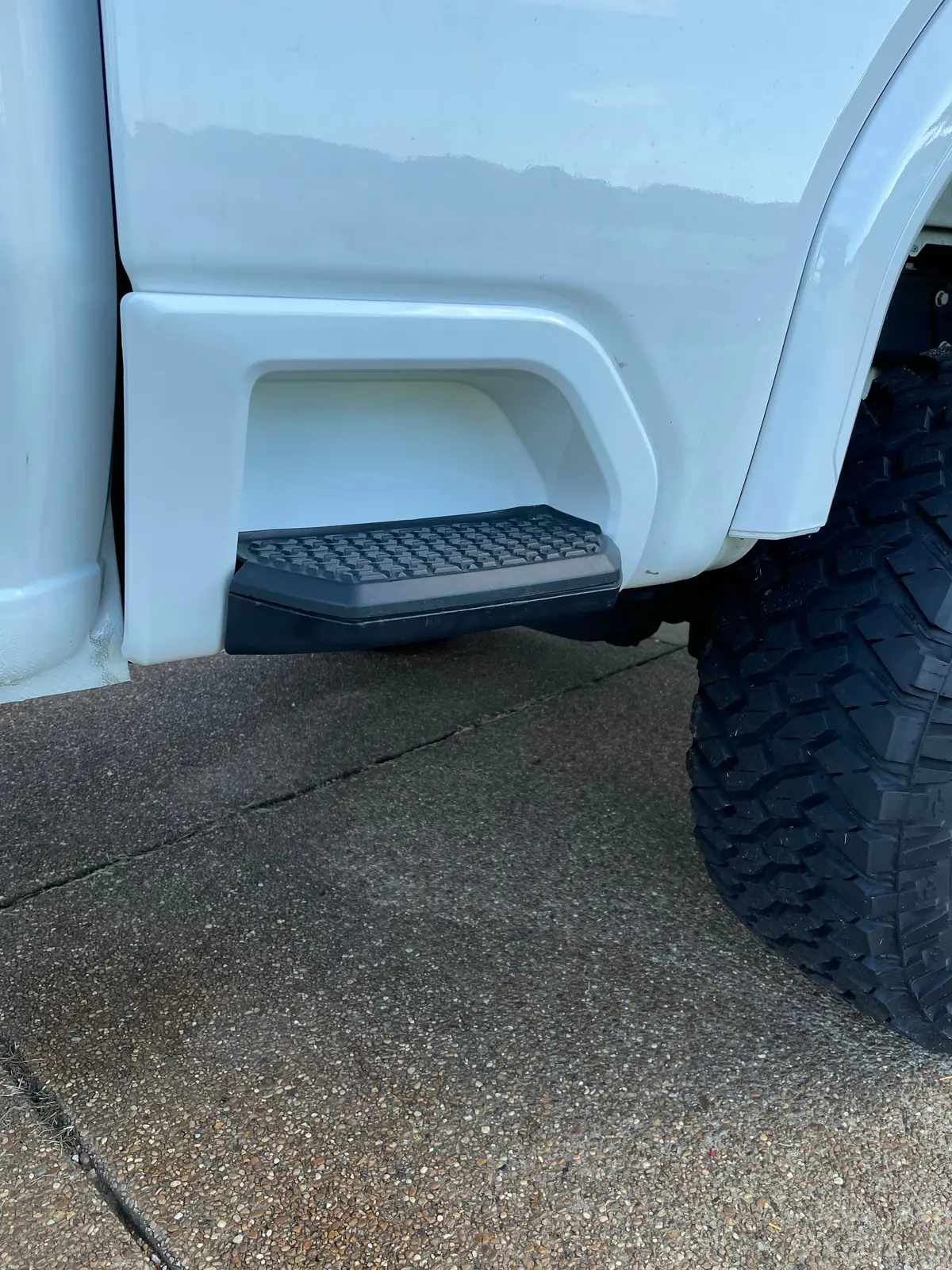 2020-2025 Gm Bed Steps Shrouds Colormatched 1