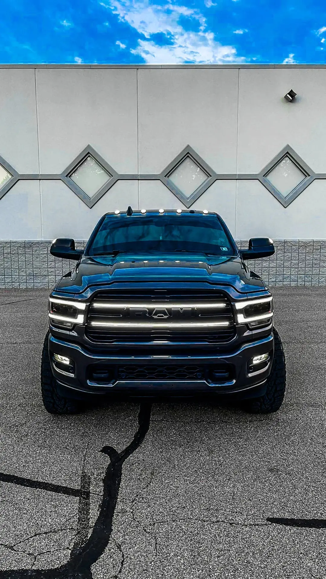 2019-2023 Ram 2500-3500 Grille Lights 1