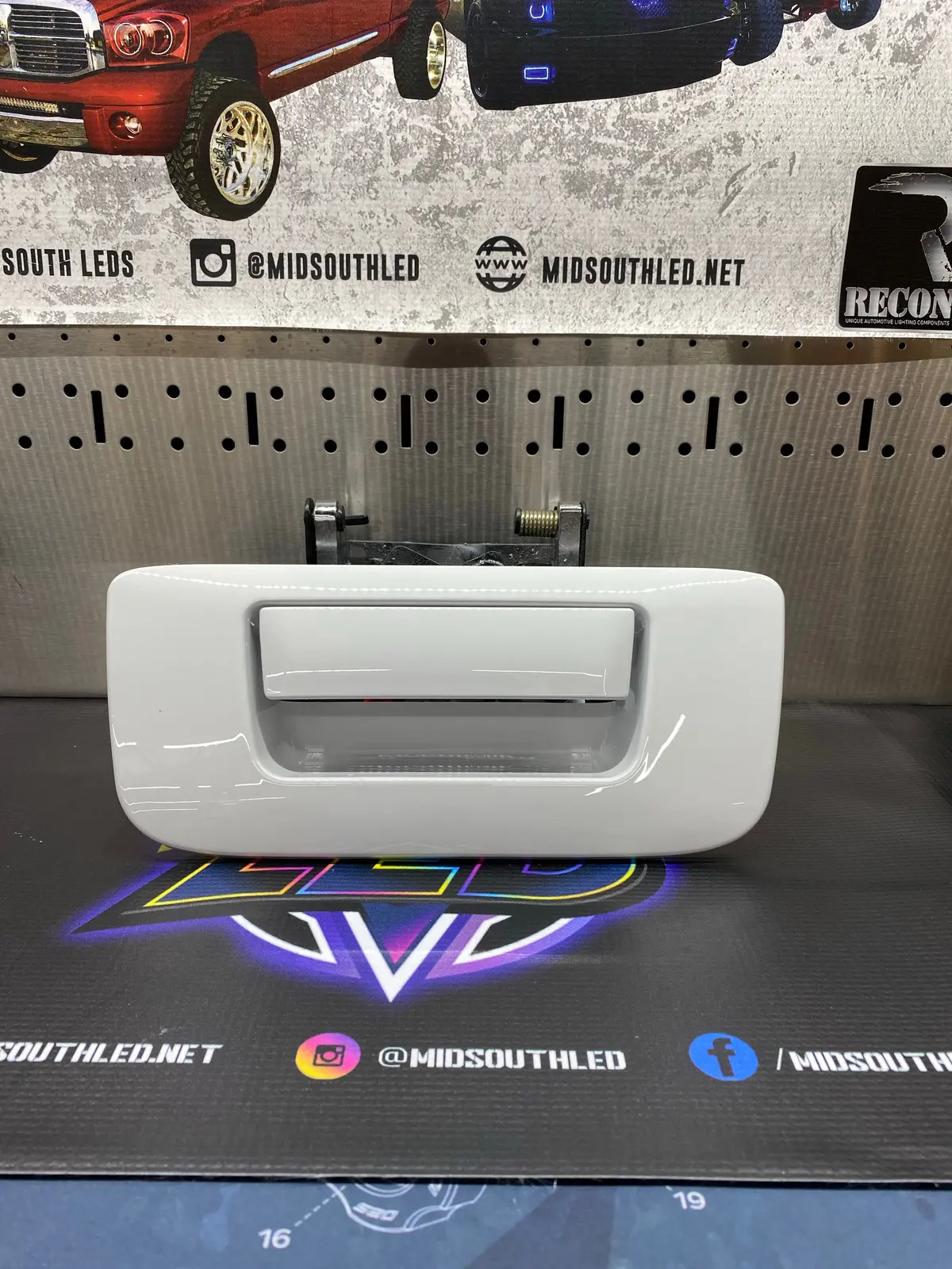 2007.5-2013 Gm Tailgate Handle Colormatched 1
