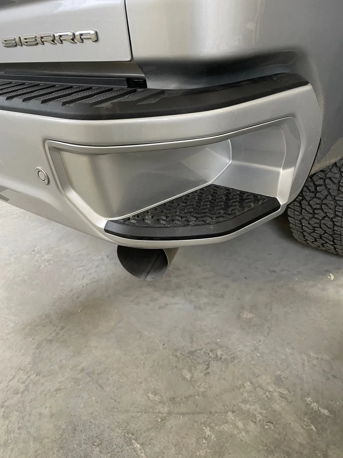 2020-2025 Gm Rear Bumper Step Shrouds Painted 2