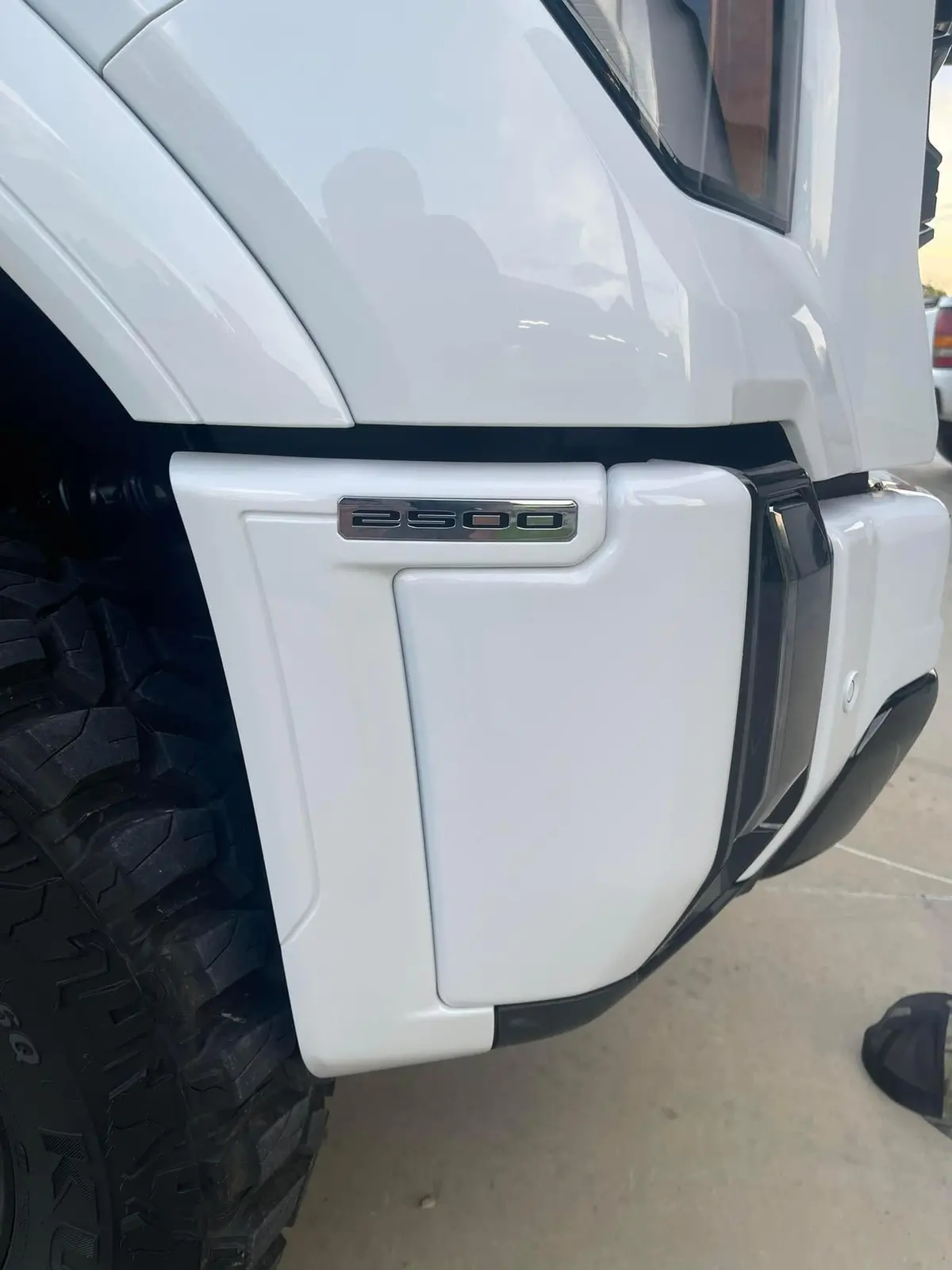 2024+ Gmc Front Bumper Side Molding Colormatched 1