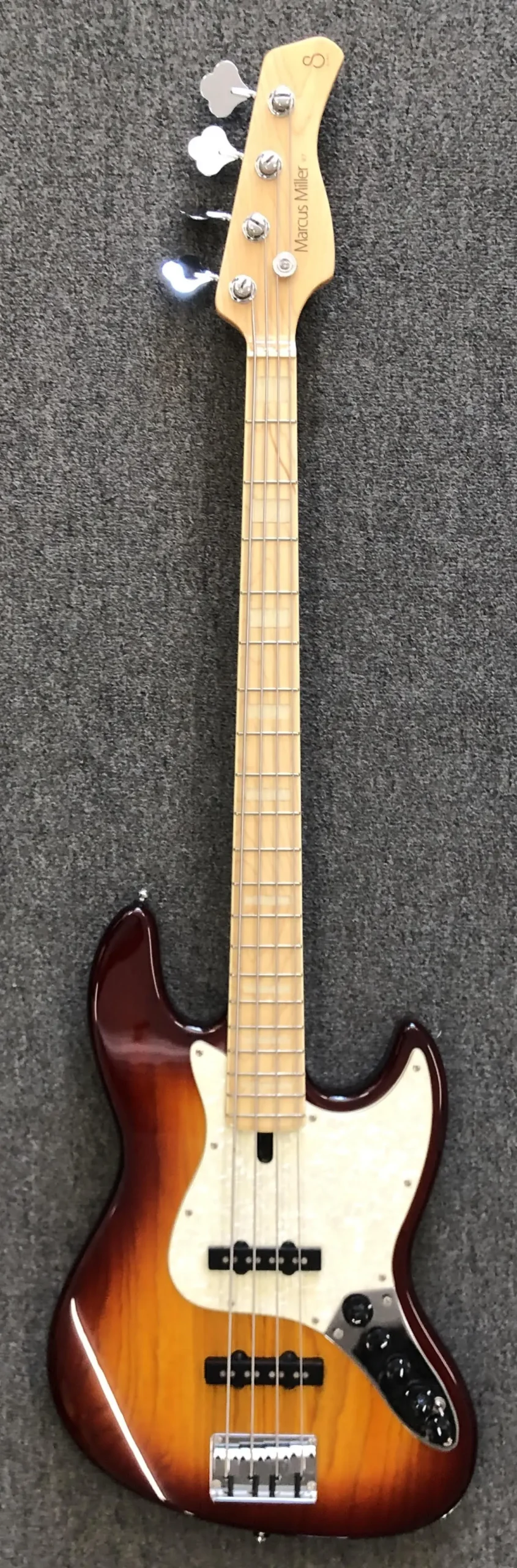 Sire Marcus Miller V7 4-String 1